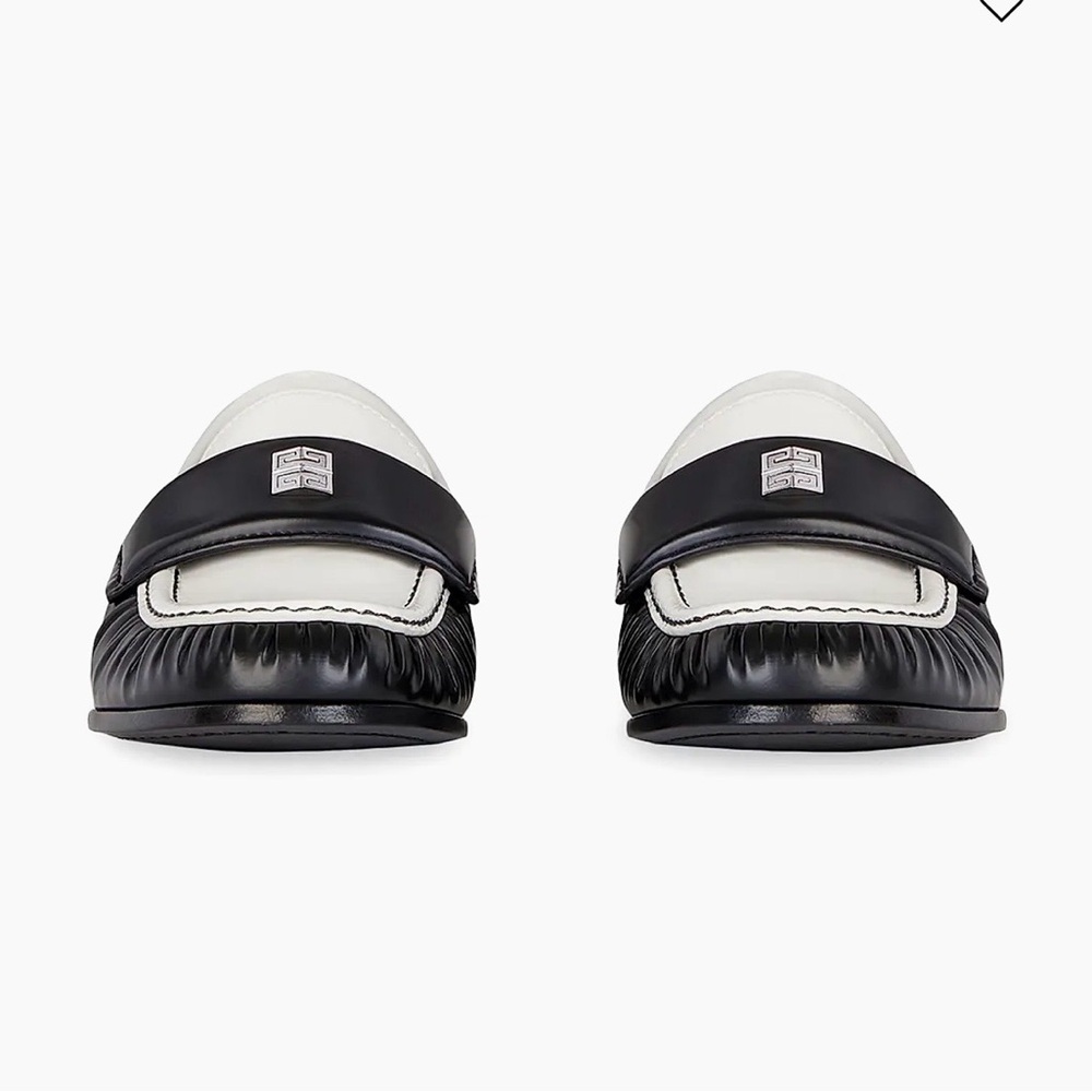GIVENCHY  4G loafer in Black and White, 100 % lamb leather, size 8